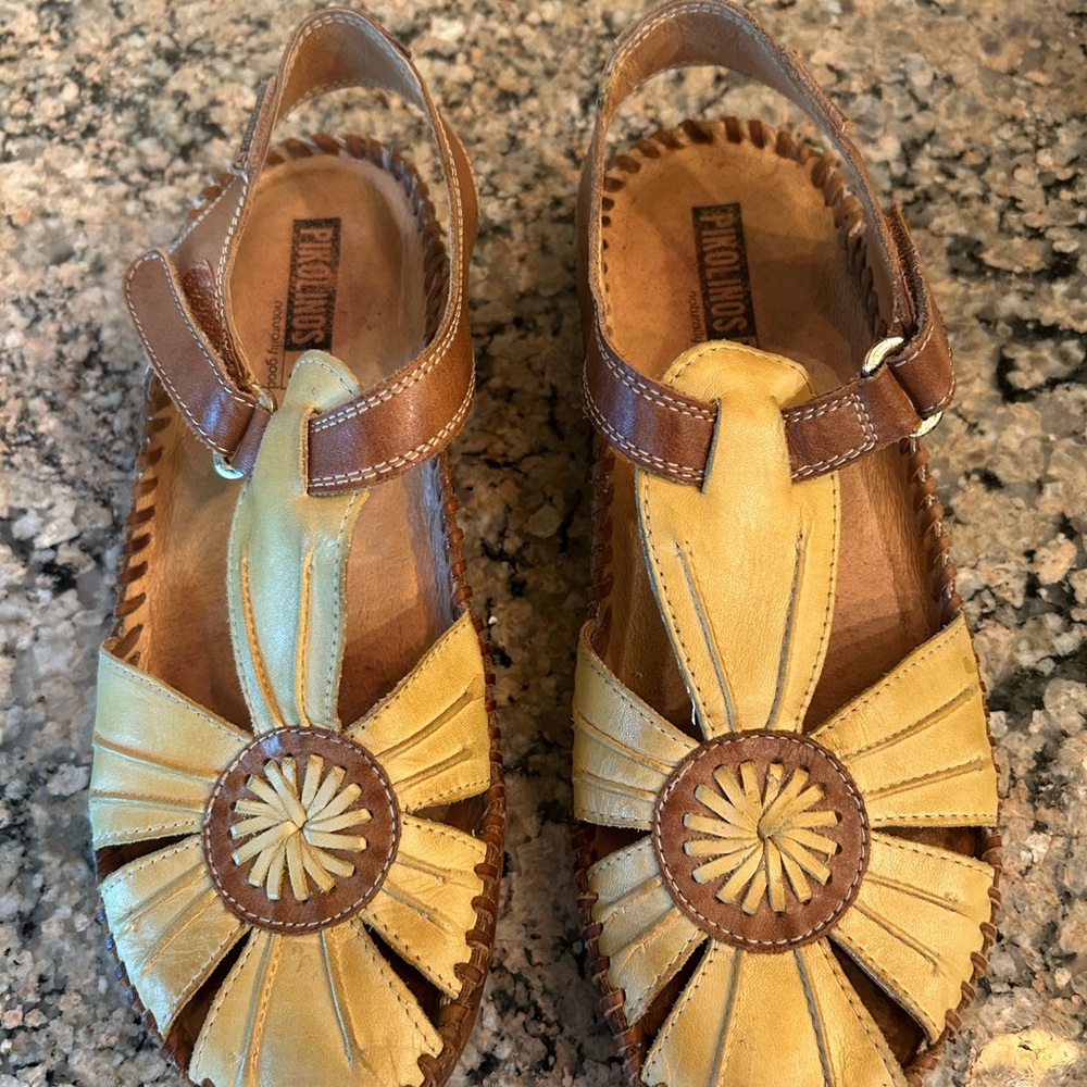 Pikolinos Yellow and Brown Puerto Vallarta Sandals with Sunburst Design Size 7